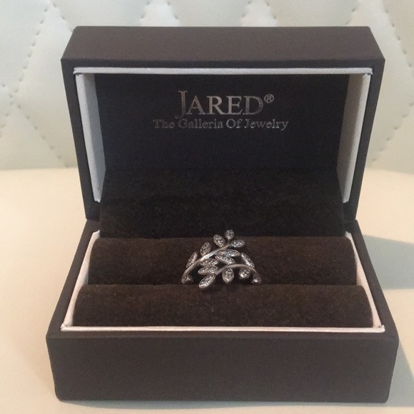 Pandora Jewelry - Pandora leaf ring